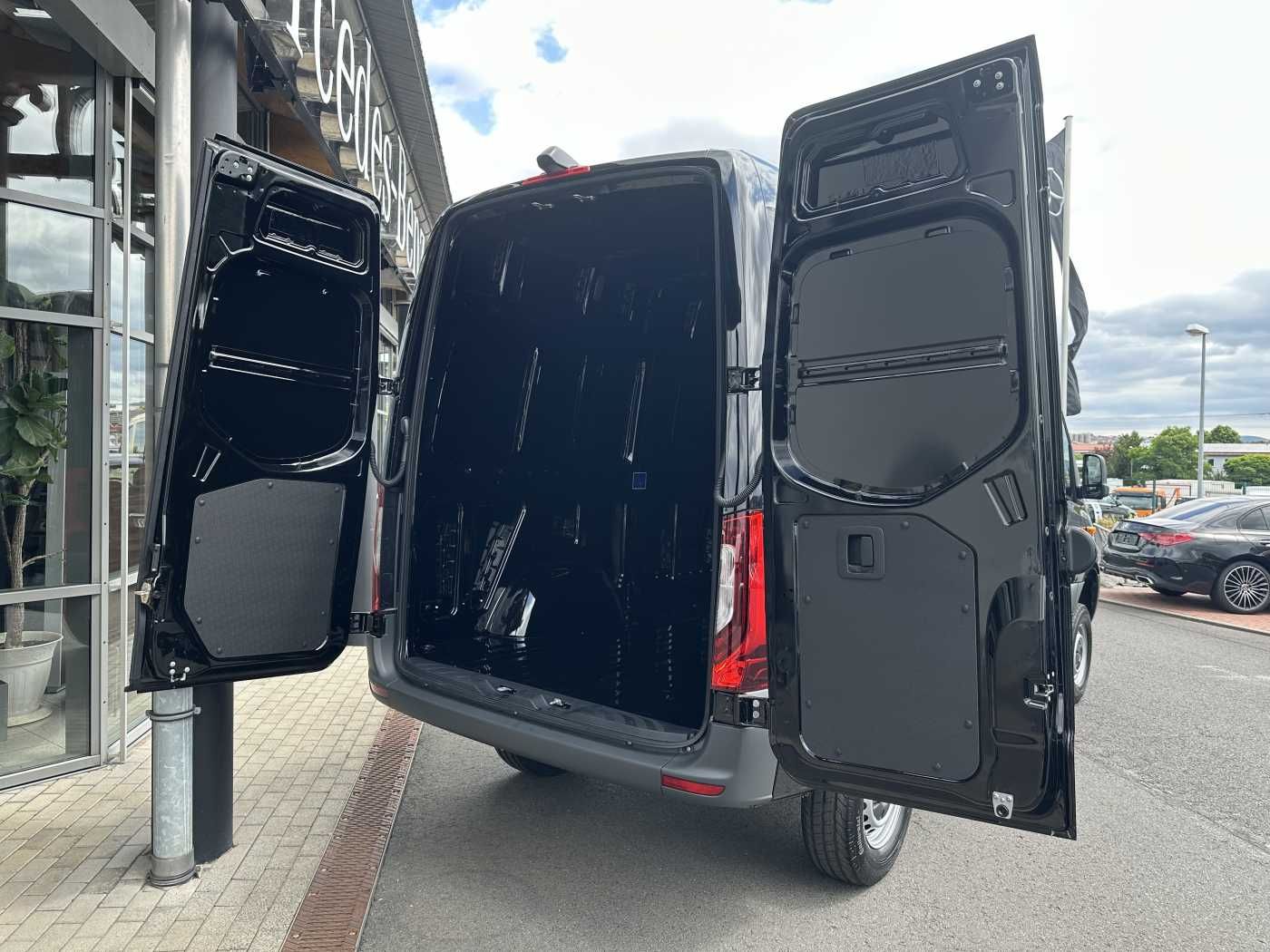 Fahrzeugabbildung Mercedes-Benz Sprinter 319/419 CDI 3665 9G 4x4 Klima Kamera