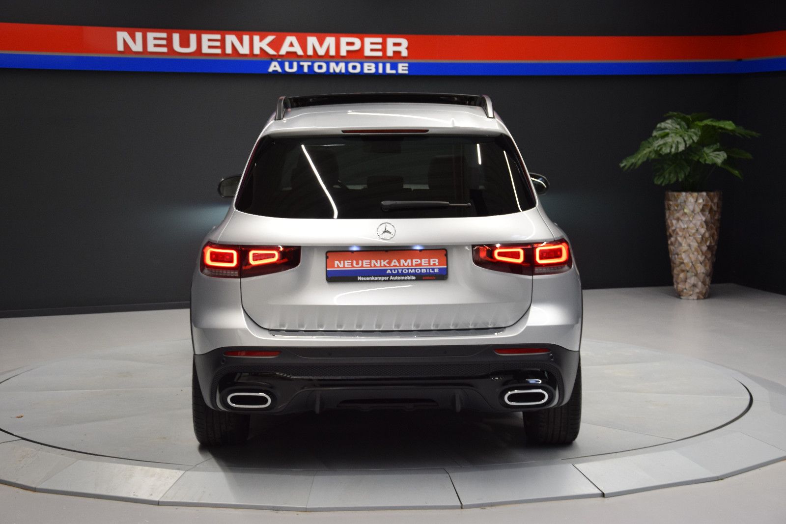 Fahrzeugabbildung Mercedes-Benz GLB 220 d AMG Line Pano. Kamera LED AHK 20 Zoll
