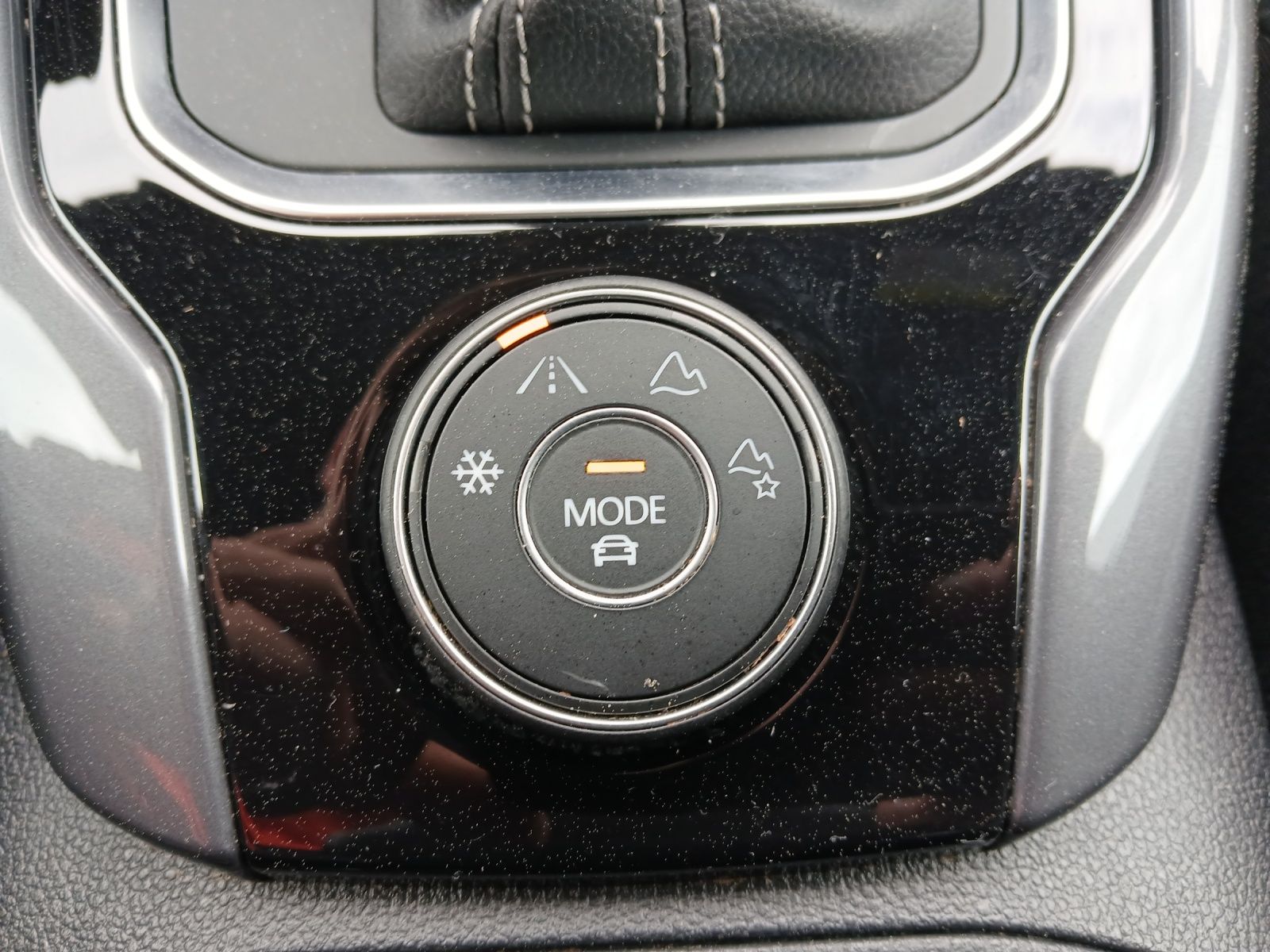 Fahrzeugabbildung Volkswagen T-Roc TSI Sport 4M DSG LED Navi AID ACC RFK SH 1