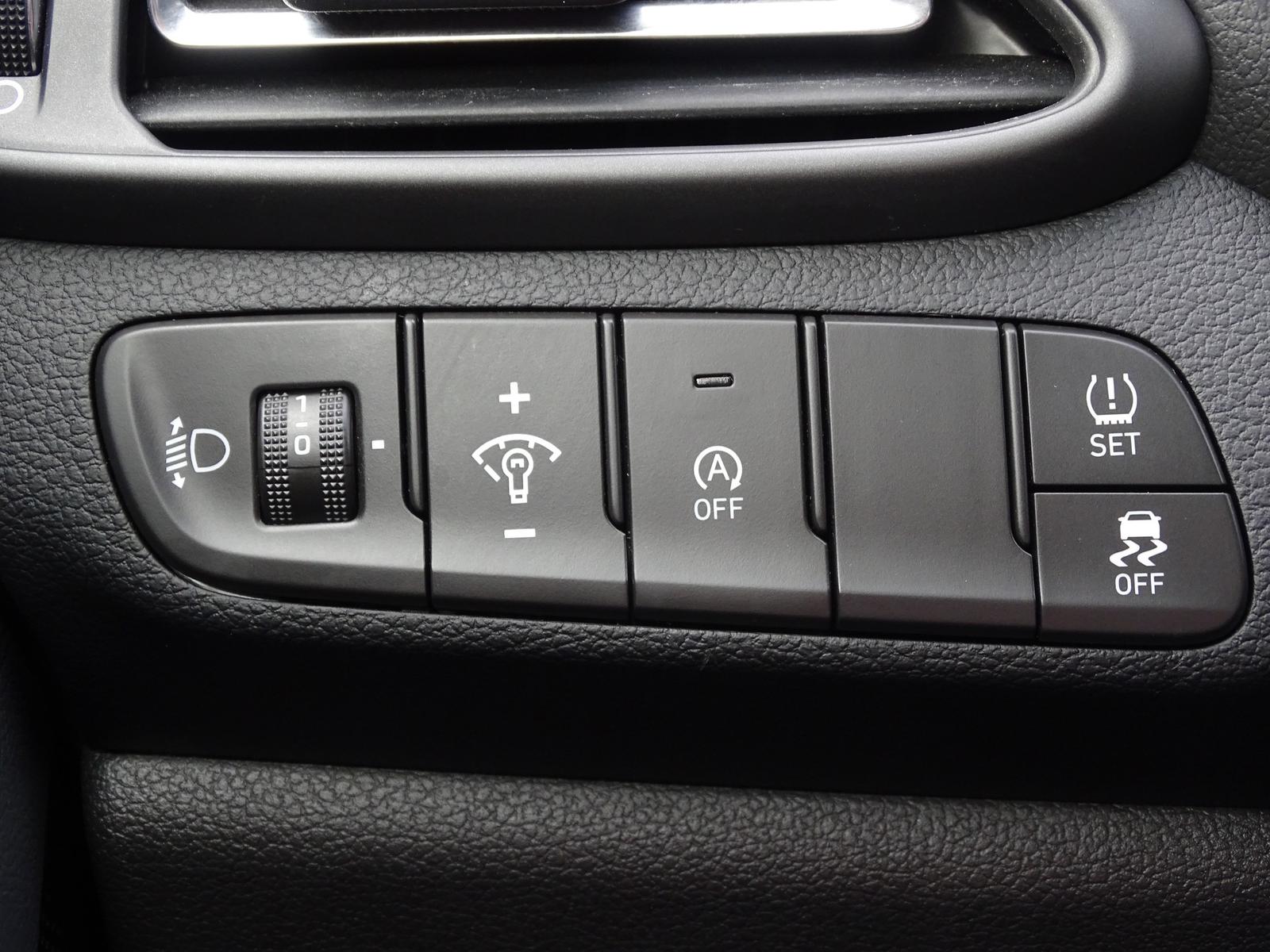 Hyundai i30 cw 1.5 T-GDI DCT Intro Edition M-Hybrid LED