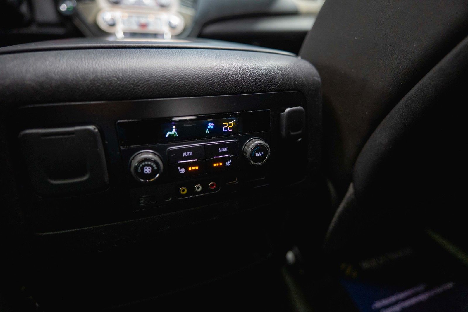 Fahrzeugabbildung GMC Yukon 6.2 V8 DENALI 4x4 LED *Unfallfrei*TV*ACC*