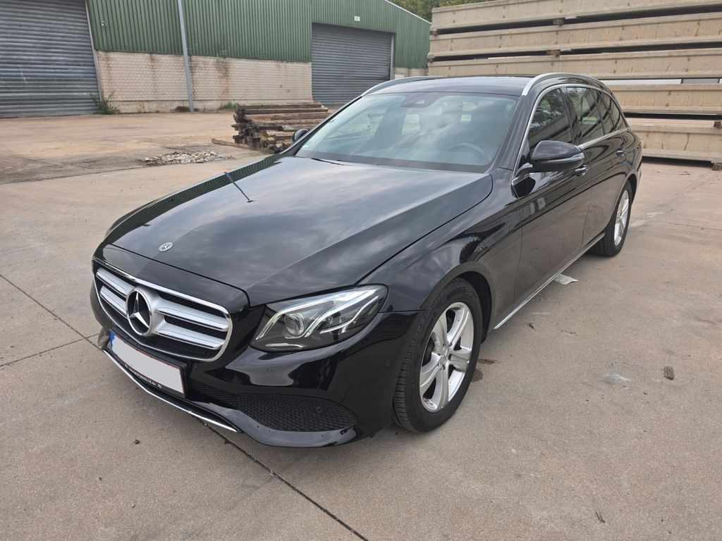 Image of Mercedes-Benz E 220
