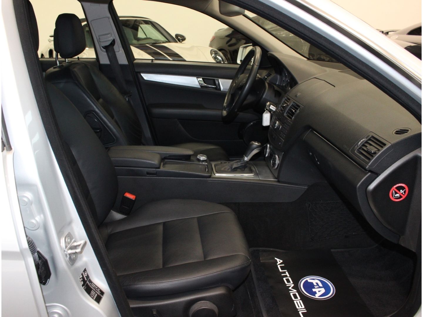 Fahrzeugabbildung Mercedes-Benz C 350 CDI *Avantgarde  *PDC *Navi*Xenon*AHK