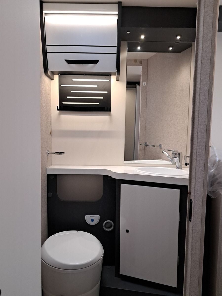 Fahrzeugabbildung Forster T F745 EB LTE,Solar,Markise,Hubbett