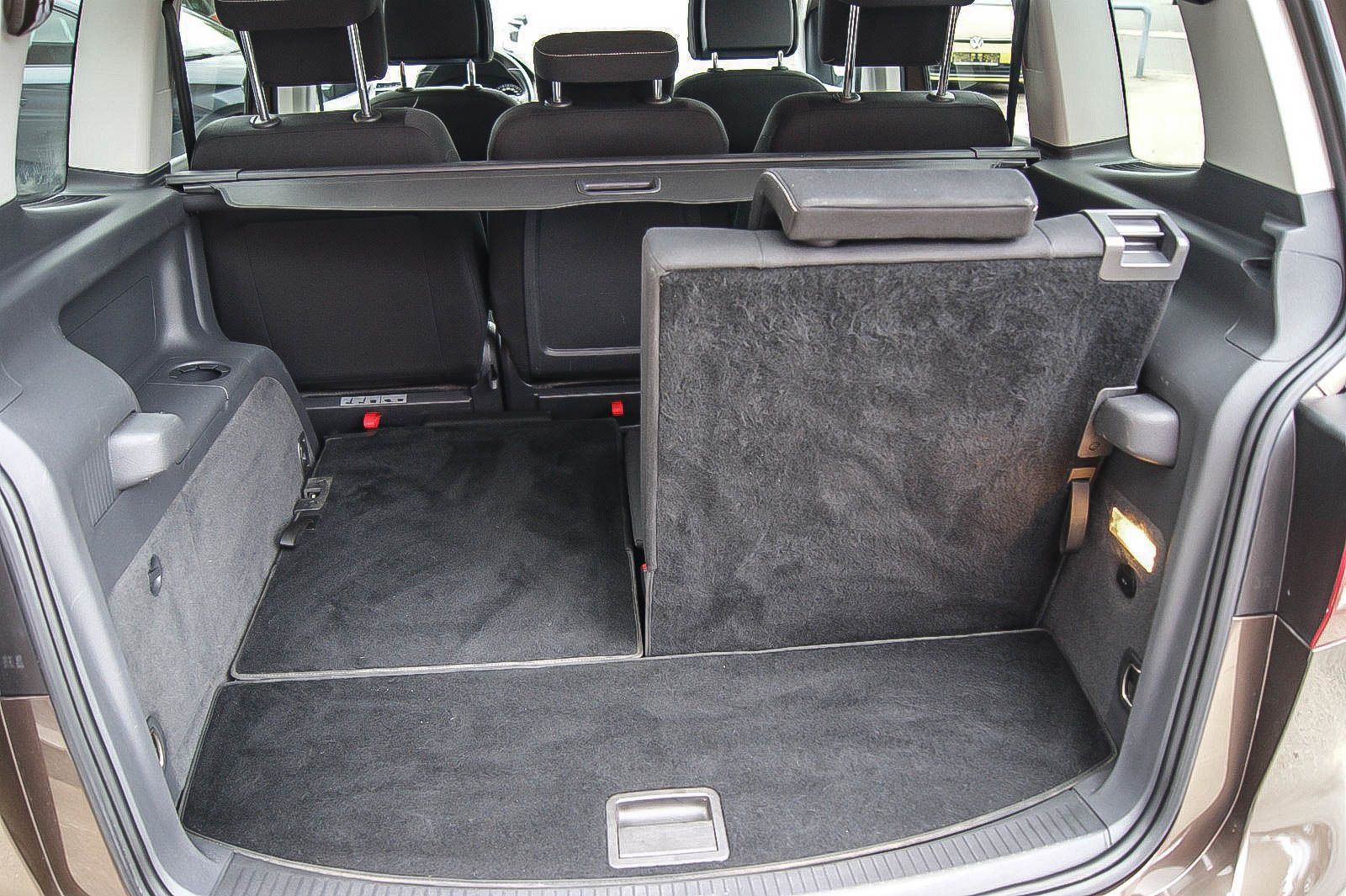 Fahrzeugabbildung Volkswagen Touran 16TDI Cup BI-XENON 7-SITZE SITZG PARKLENK