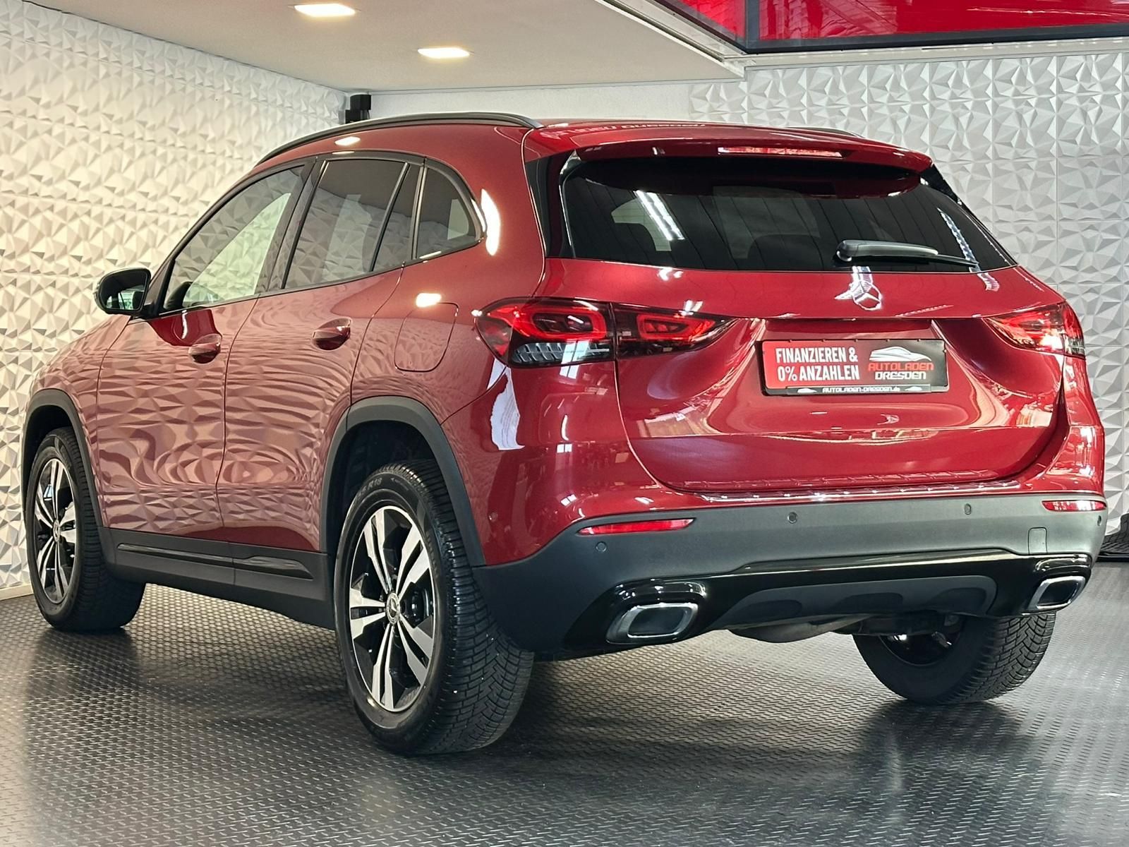 MERCEDES-BENZ GLA 200d NIGHT* MULTIBEAM#SHZ#SH#360CAM#NAV#TEMP - Image 5