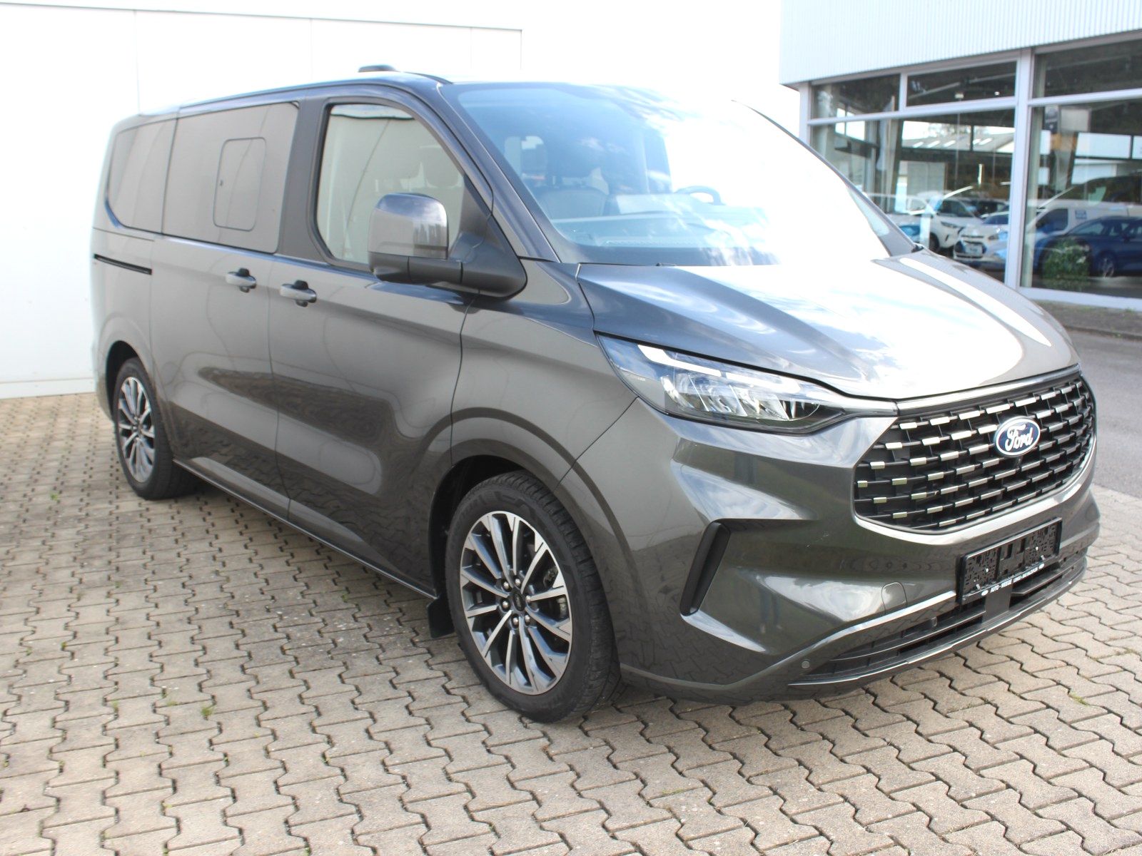 Fahrzeugabbildung Ford Tourneo Custom 320 L1 Tourneo Titanium X AWD