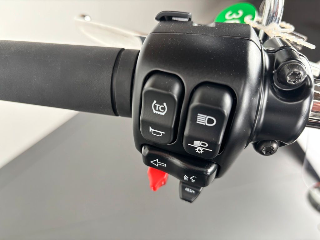 Fahrzeugabbildung Harley-Davidson ROAD KING POLICE *NEUWERTIG *5HD1