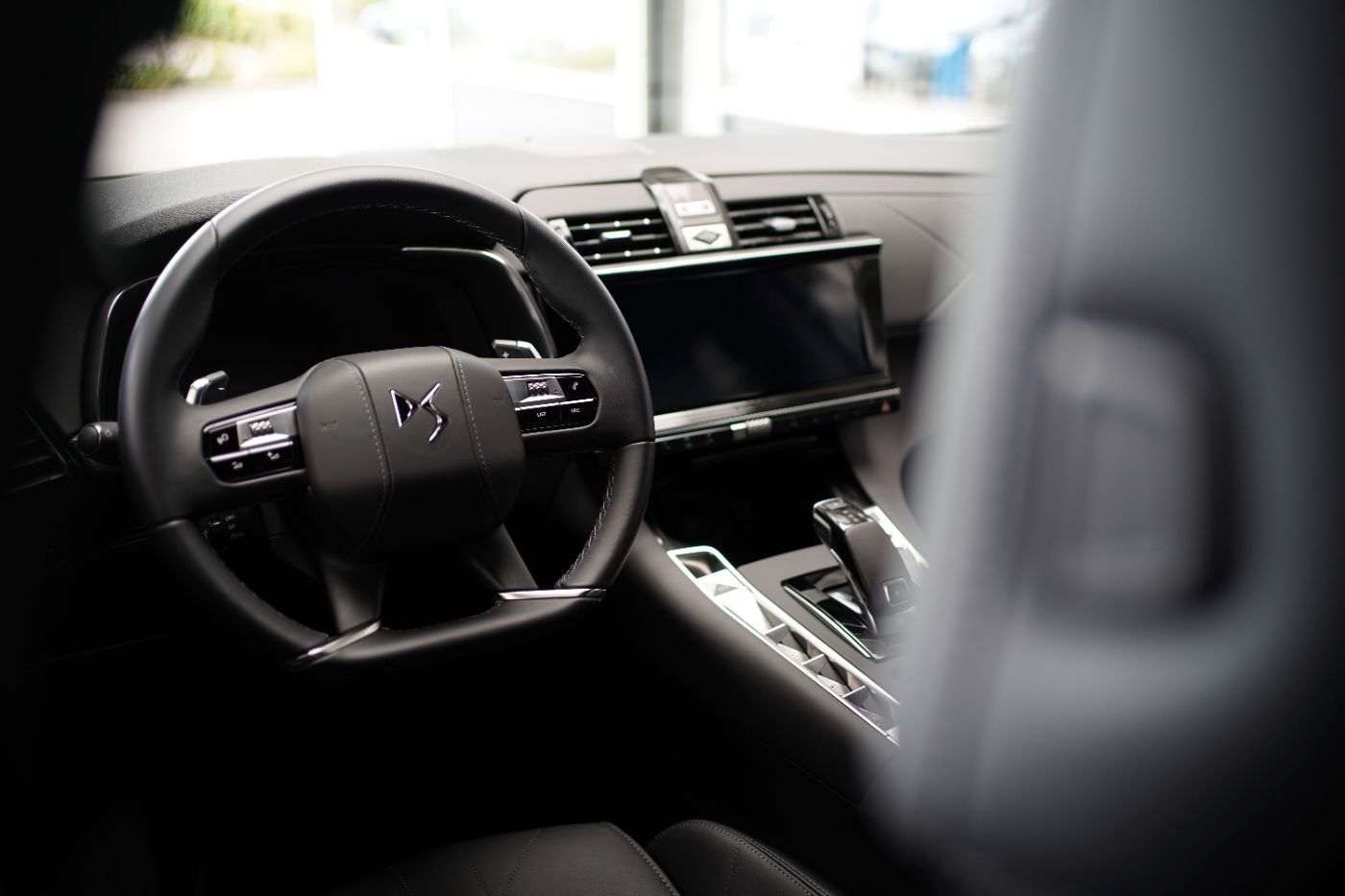 Fahrzeugabbildung DS Automobiles DS7 BlueHDi 130 EAT8 Rivoli Automatik Leder Navi