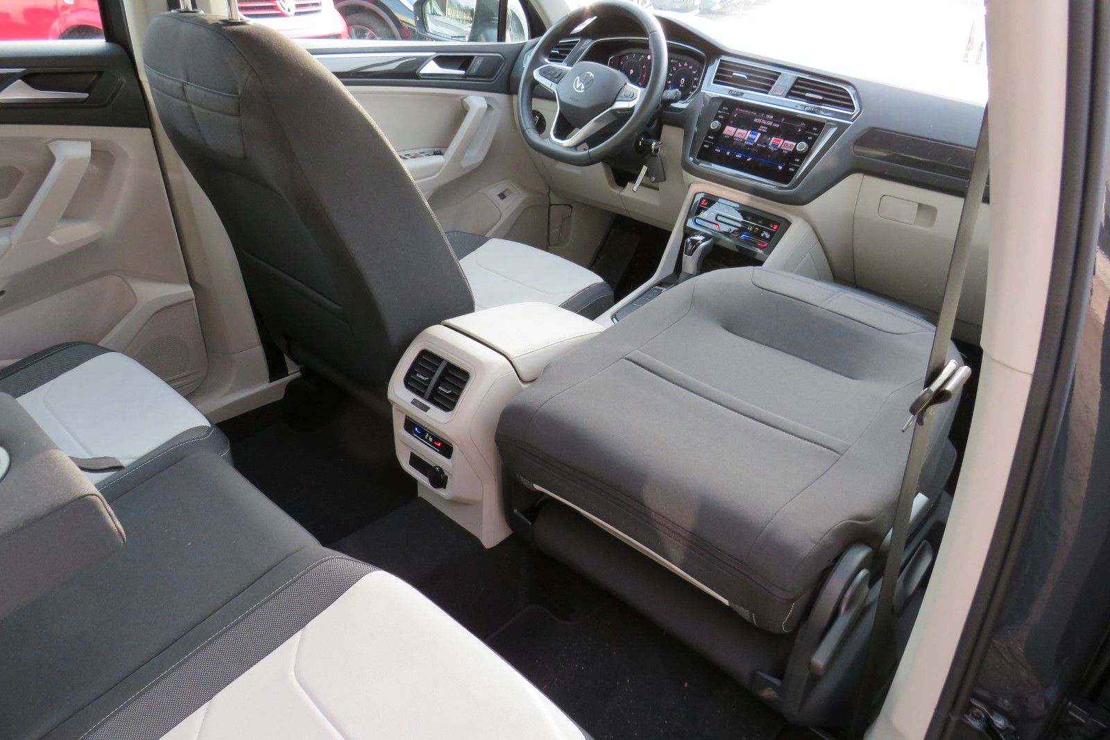 Fahrzeugabbildung Volkswagen Tiguan TSI DSG ELEGANCE 19-ZOLL MATRIX 360` 1.HD