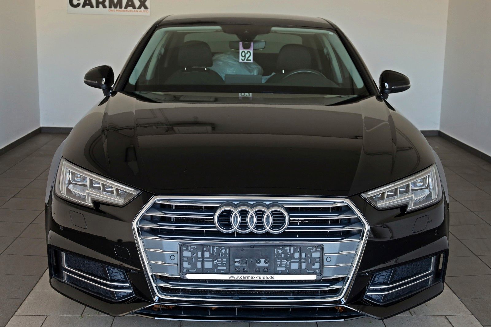 Fahrzeugabbildung Audi A4 Lim. sport,S line,Navi,LED,SH,8fach bereift