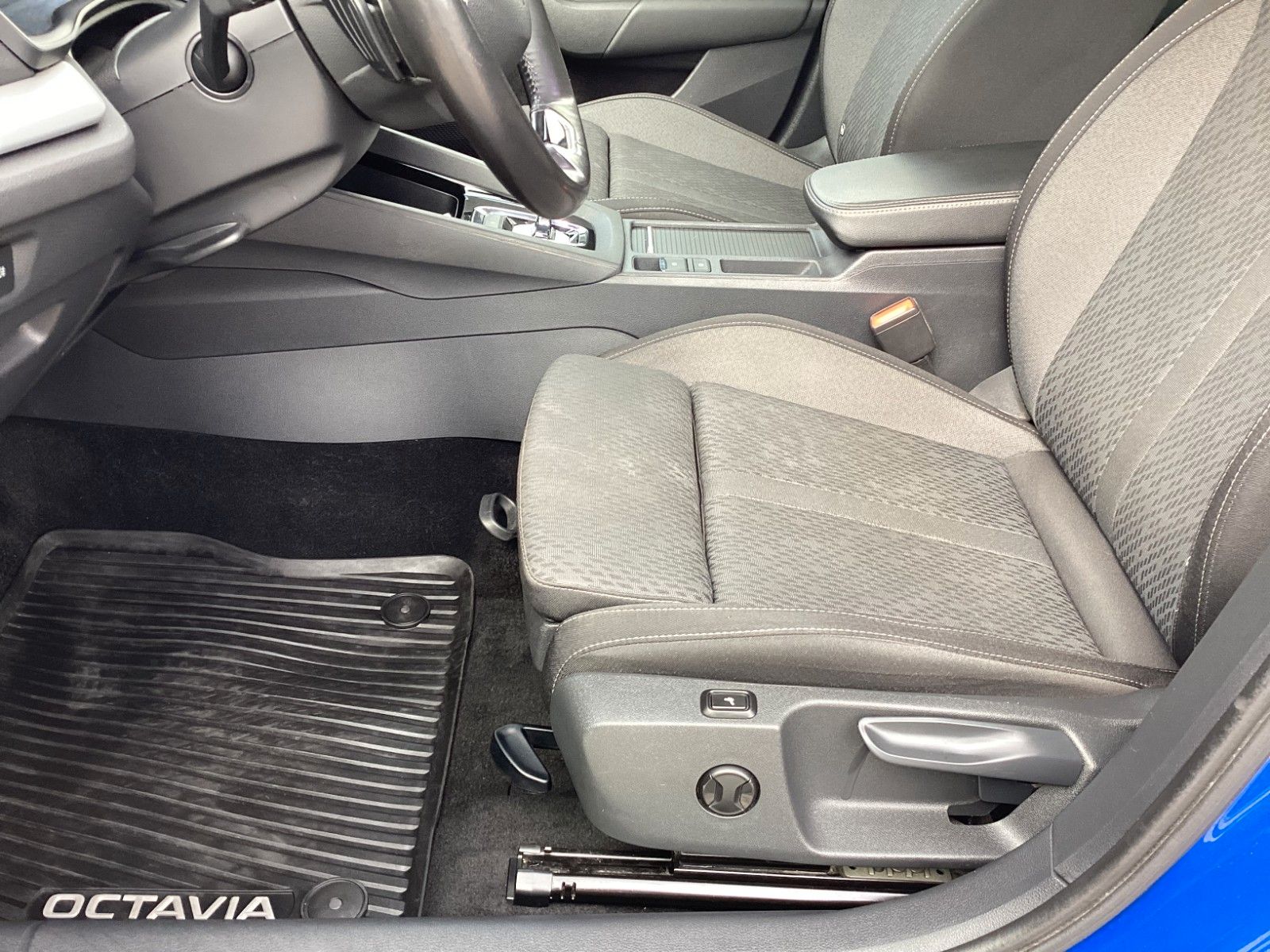 Fahrzeugabbildung SKODA Octavia Combi Clever 2.0 TDI 85 KW