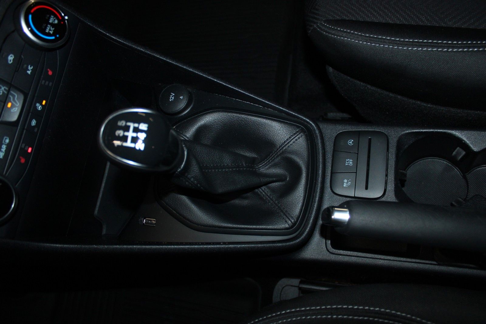 Fahrzeugabbildung Ford Fiesta Trend KLIMA LED WinterPaket PDC 1.Hand