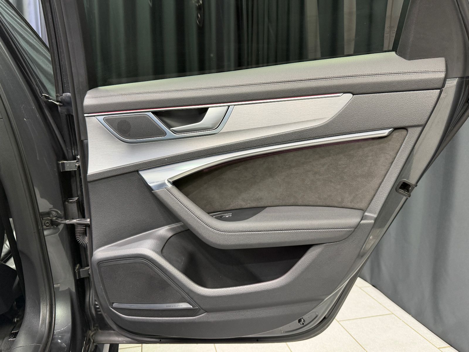 Fahrzeugabbildung Audi RS6 Avant 4.0 TFSI quattro |KERAMIK|B/O