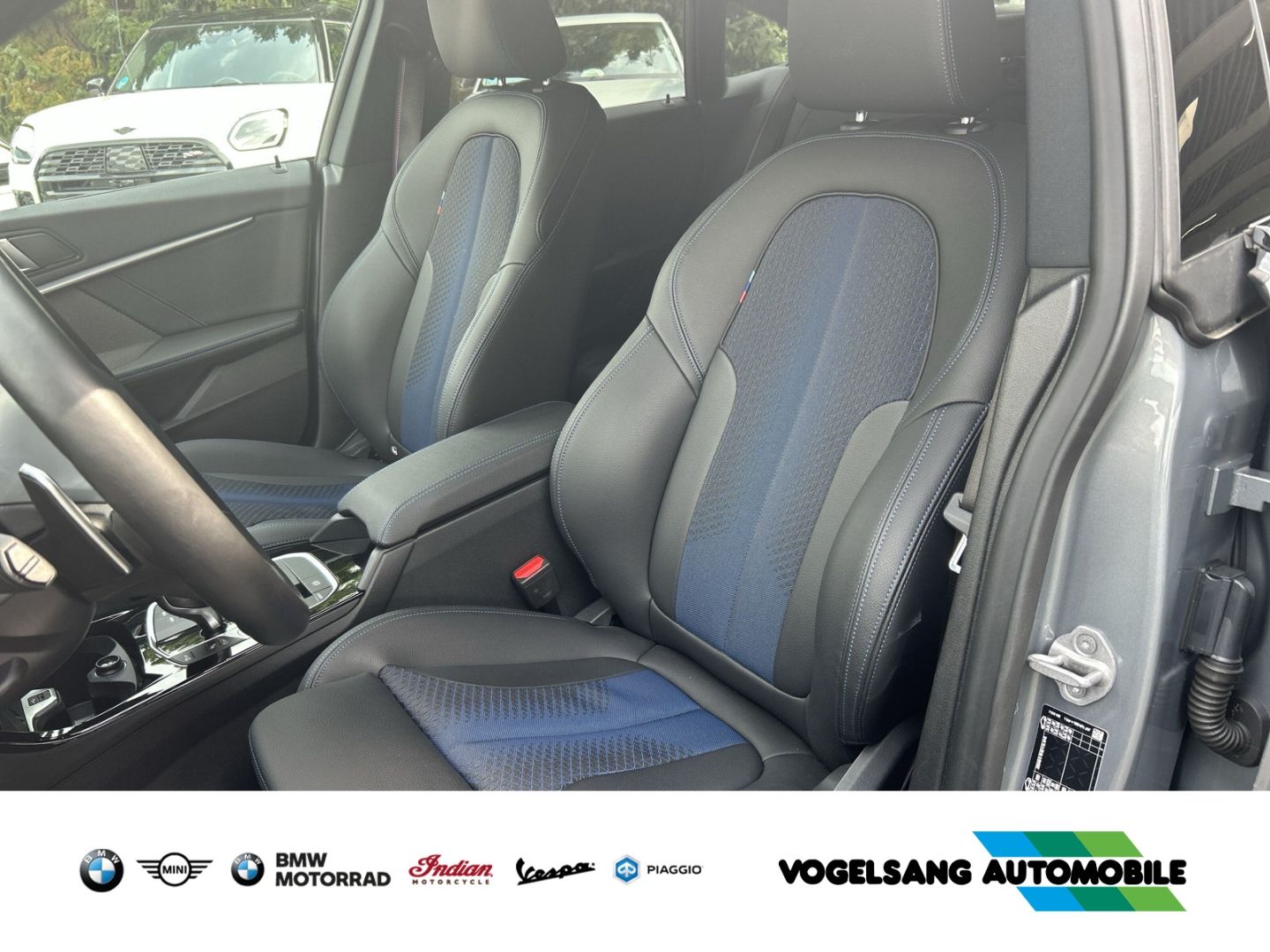 Fahrzeugabbildung BMW M235i xDrive Gran Coupe Park-Assistent Head-Up H