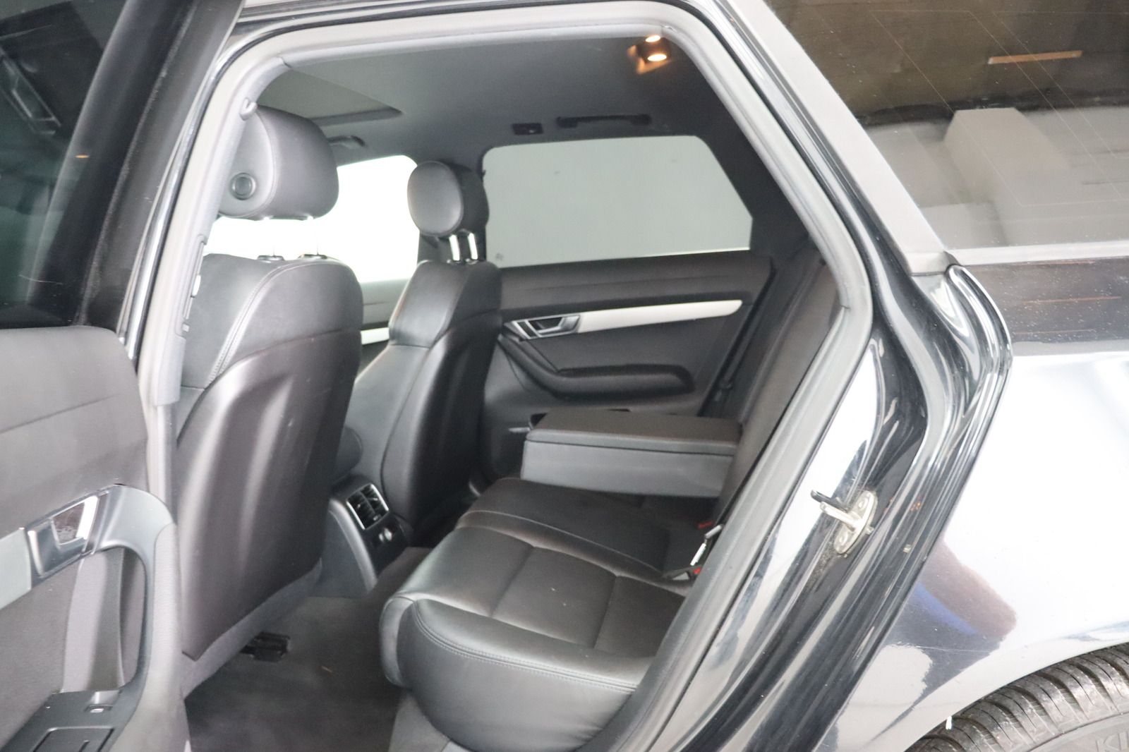 Fahrzeugabbildung Audi A6 3.0 TDI quattro Avant S-line * Navi * Memory