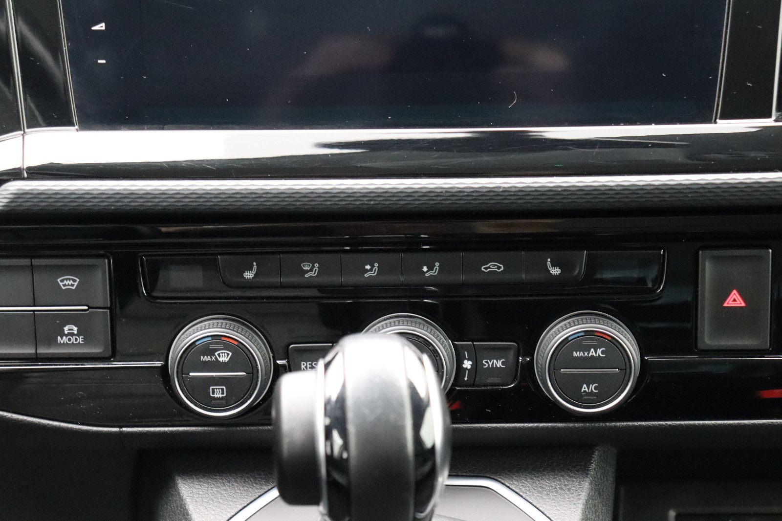 Fahrzeugabbildung Volkswagen T6.1 Multivan Highline 4MOTION Standheizung ACC