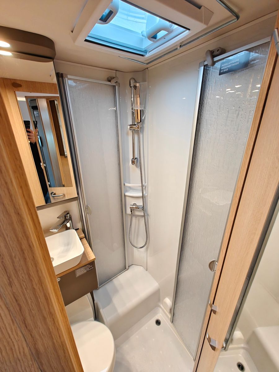 Fahrzeugabbildung LMC Tourer T 660 G -  663 70 Jahre, 140PS -
