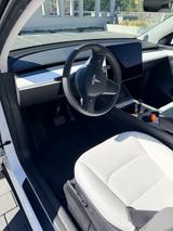 Tesla Model Y RWD 2023 | LFP | Weiß/Weiß - Tesla Model Y: Von Privat