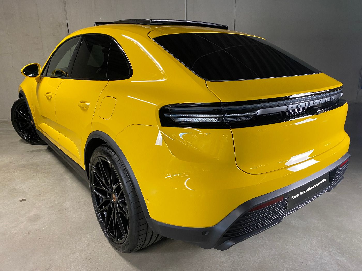 Porsche Macan 4S PTS speedgelb Panorama BOSE foto 4