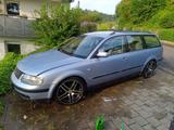 Volkswagen Passat 1.8 Benzin 4 motion NAVI... - Volkswagen Passat aus 1998: Kombi