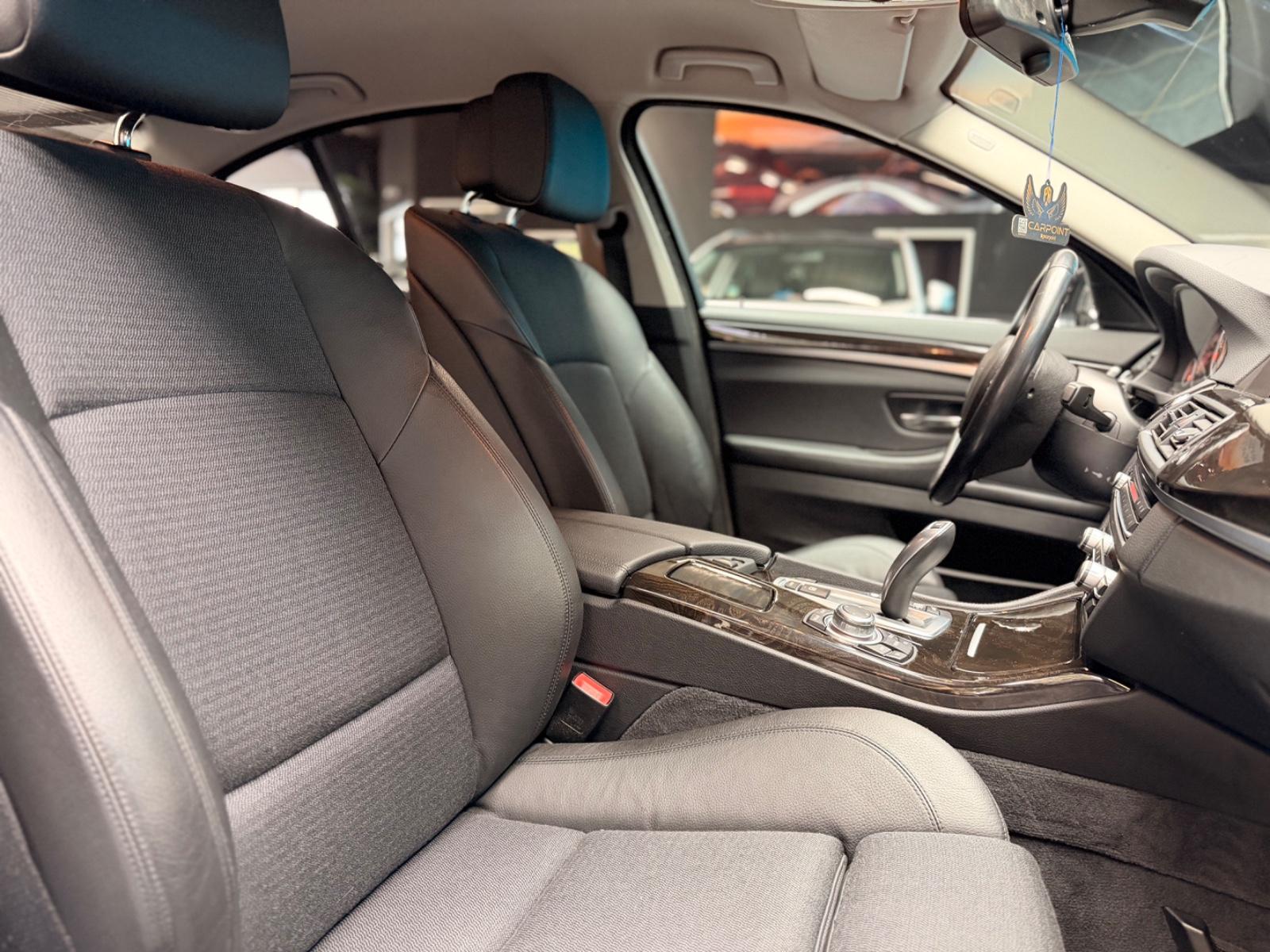 BMW 520 Limousine 520 i/Xenon/Leder/Navi/CarPlay