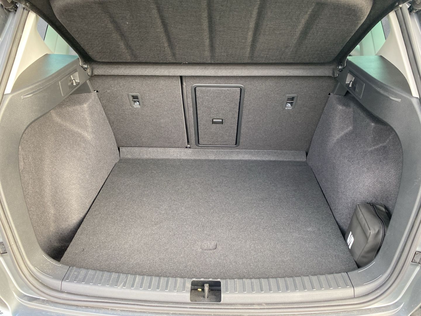 Fahrzeugabbildung SEAT Ateca FR 4Drive 2.0 TDI EU6d AD AHK-klappbar Nav