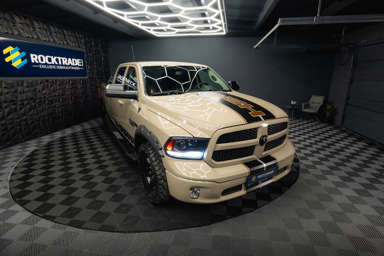 Fahrzeugabbildung Dodge RAM 5.7 V8 HEMI 4x4 Offroad Night LONGBED *LPG*