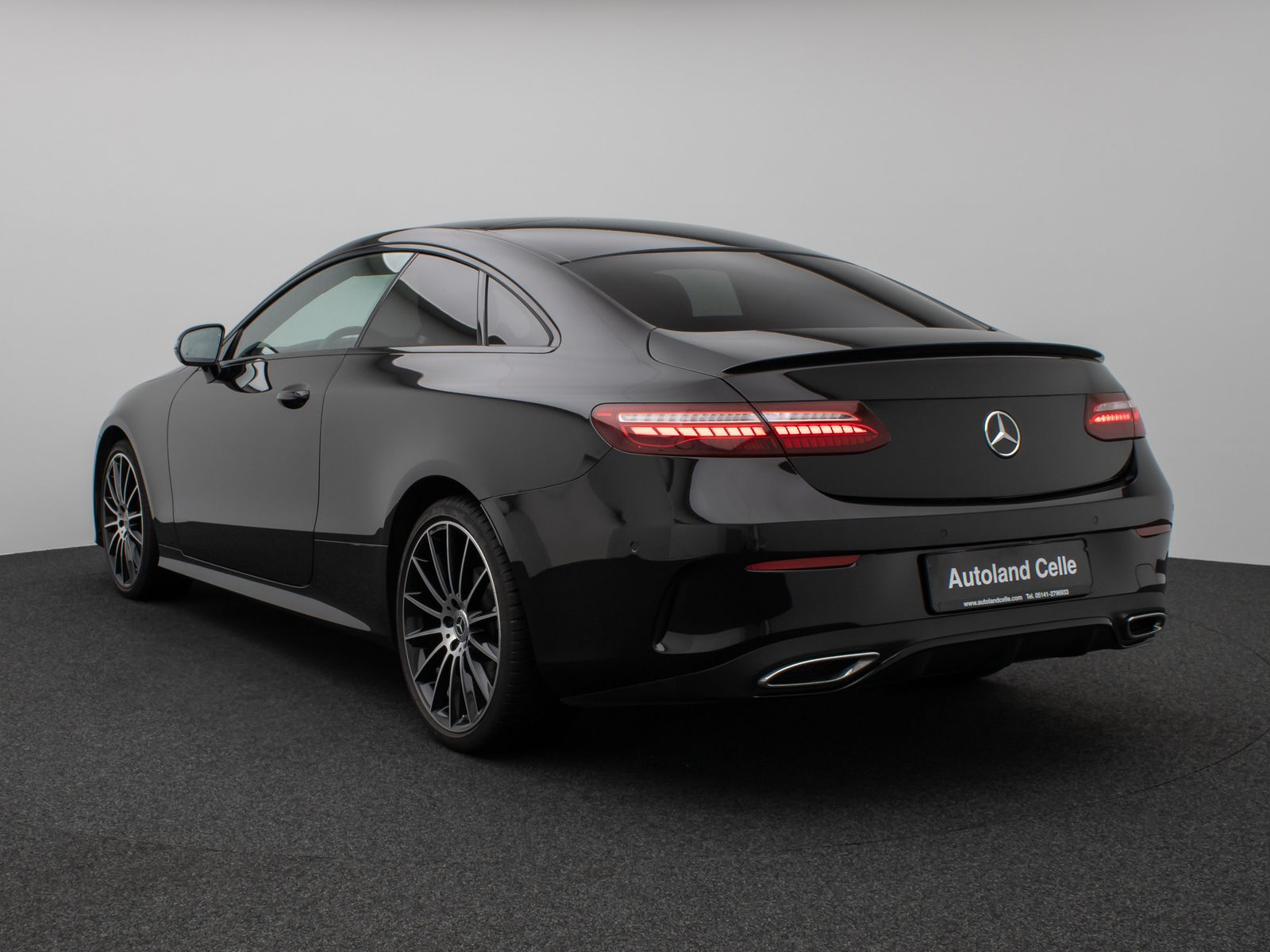 Fahrzeugabbildung Mercedes-Benz E300d Coupe 4Matic AMG Panorama Kamera LED