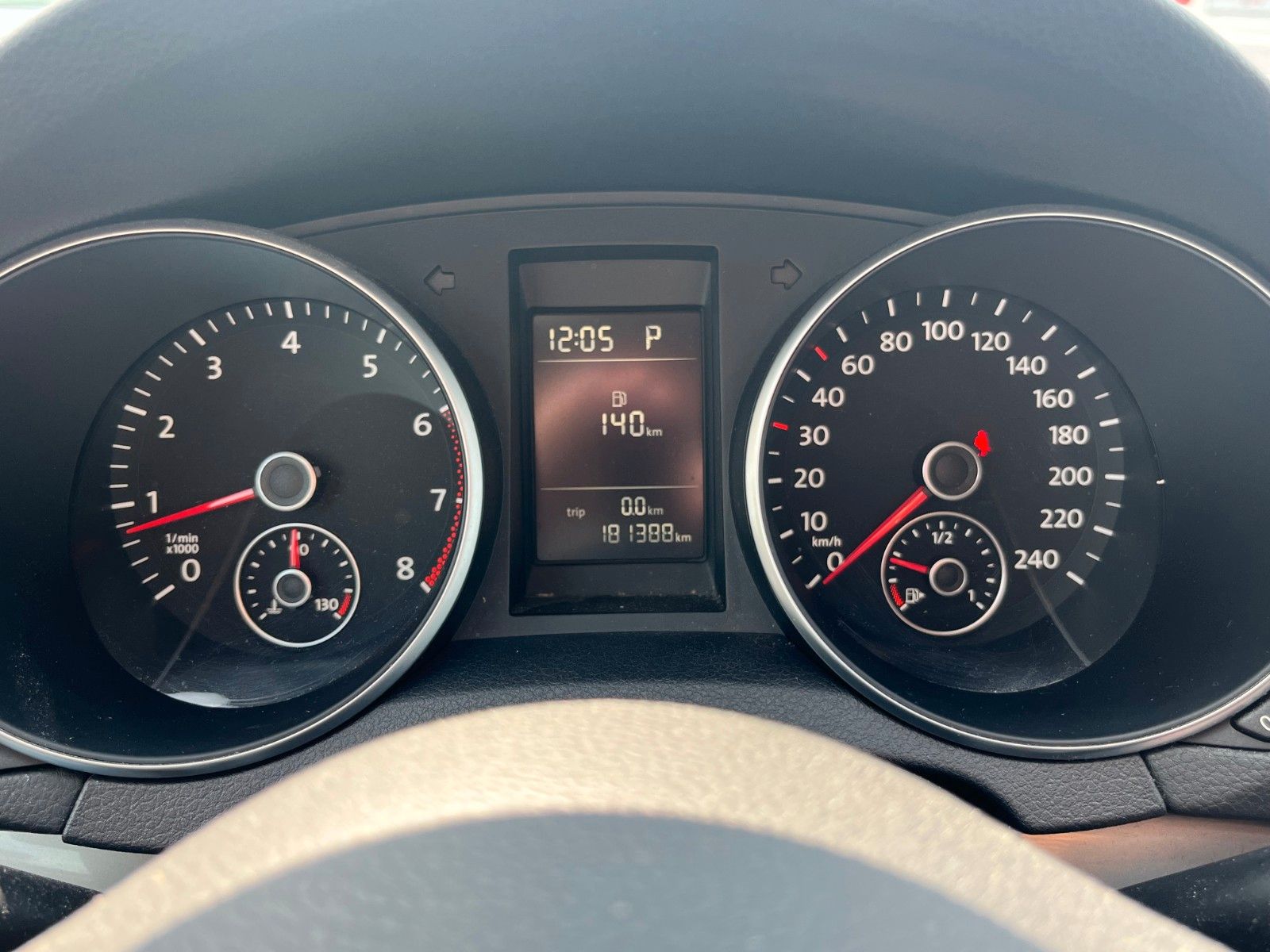 Fahrzeugabbildung Volkswagen Golf VI 1.2 TSI DSG Klima 1.HAND SCHECKHEFT PDC