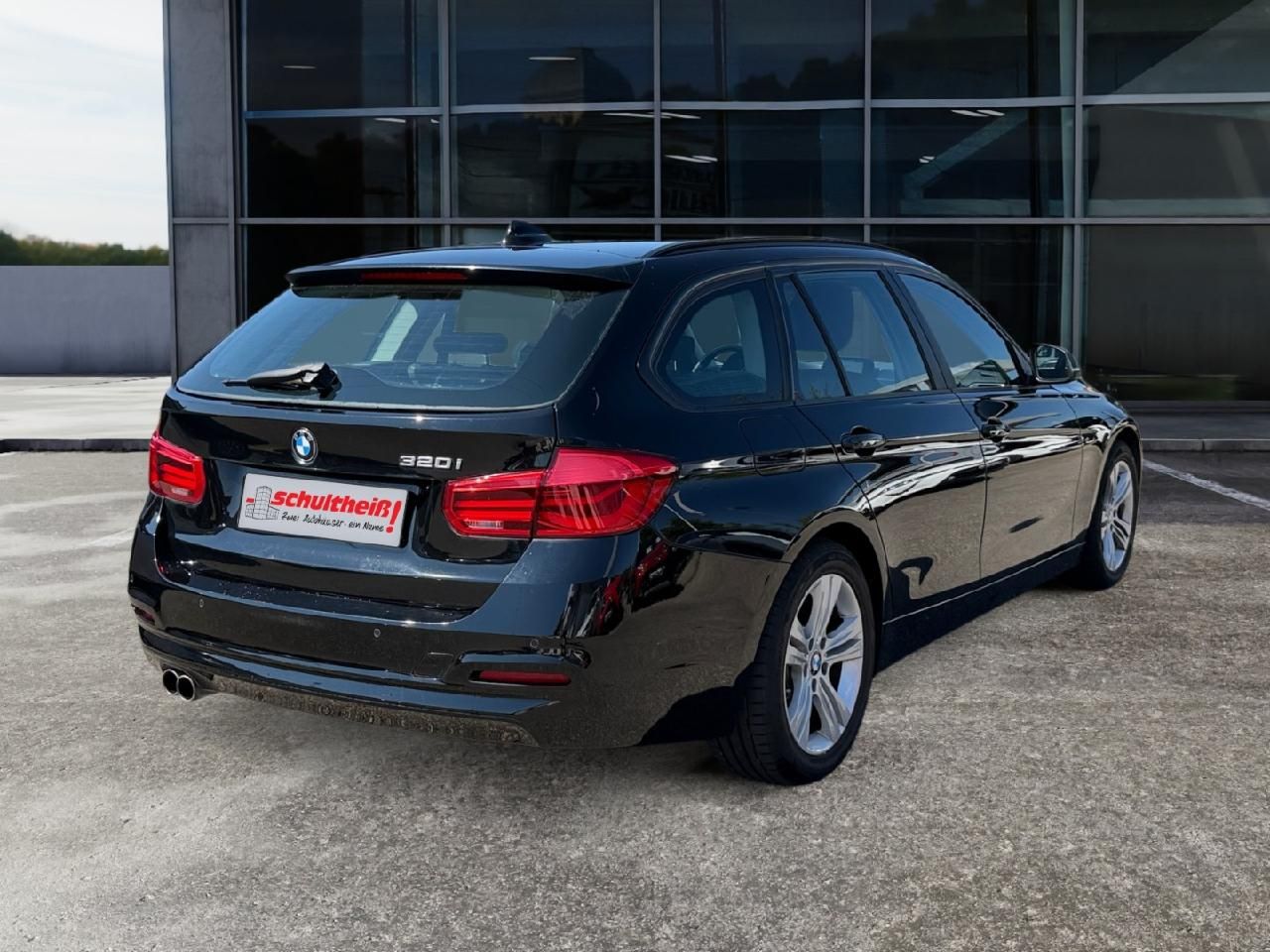 Fahrzeugabbildung BMW 3 Touring 320 i Advantage