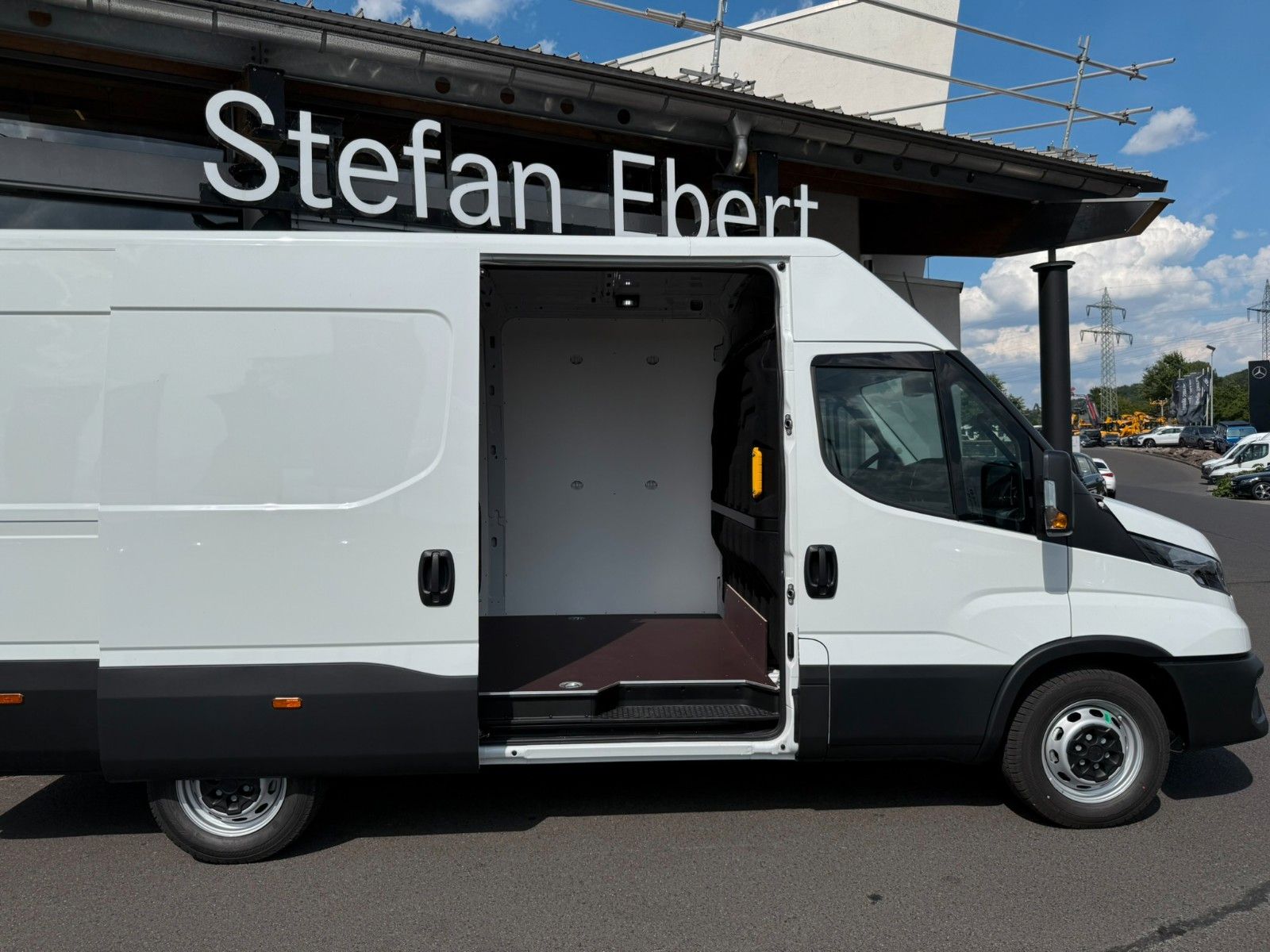 Fahrzeugabbildung Iveco Daily 35S16H3.0A8 V Y ASC-Ausbau Kastenwagen