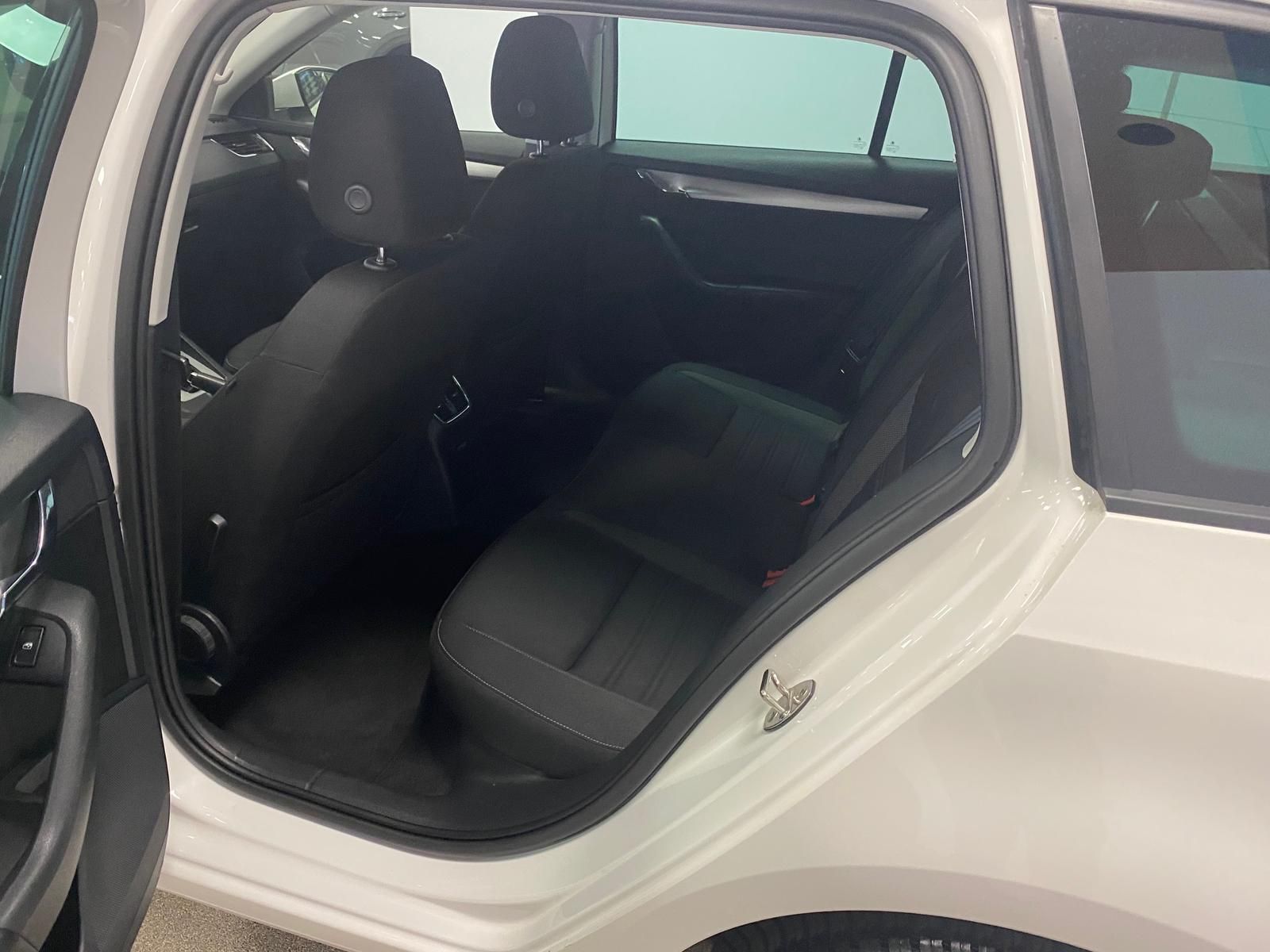 Fahrzeugabbildung SKODA Octavia 2.0 TDI Tour APP+ALLWETTER+NAVI+SITZHEIZ