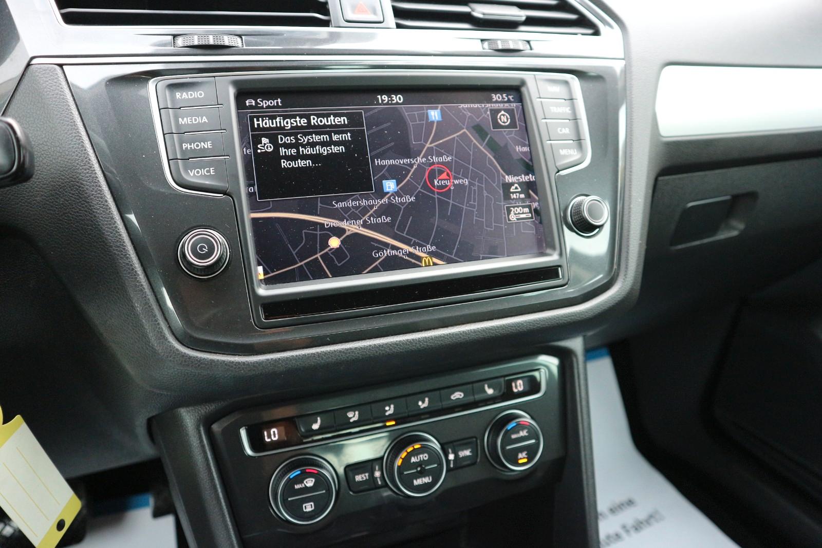 Volkswagen Tiguan 4Motion DSG Navi ACC PDC AHK CarPlay Spur