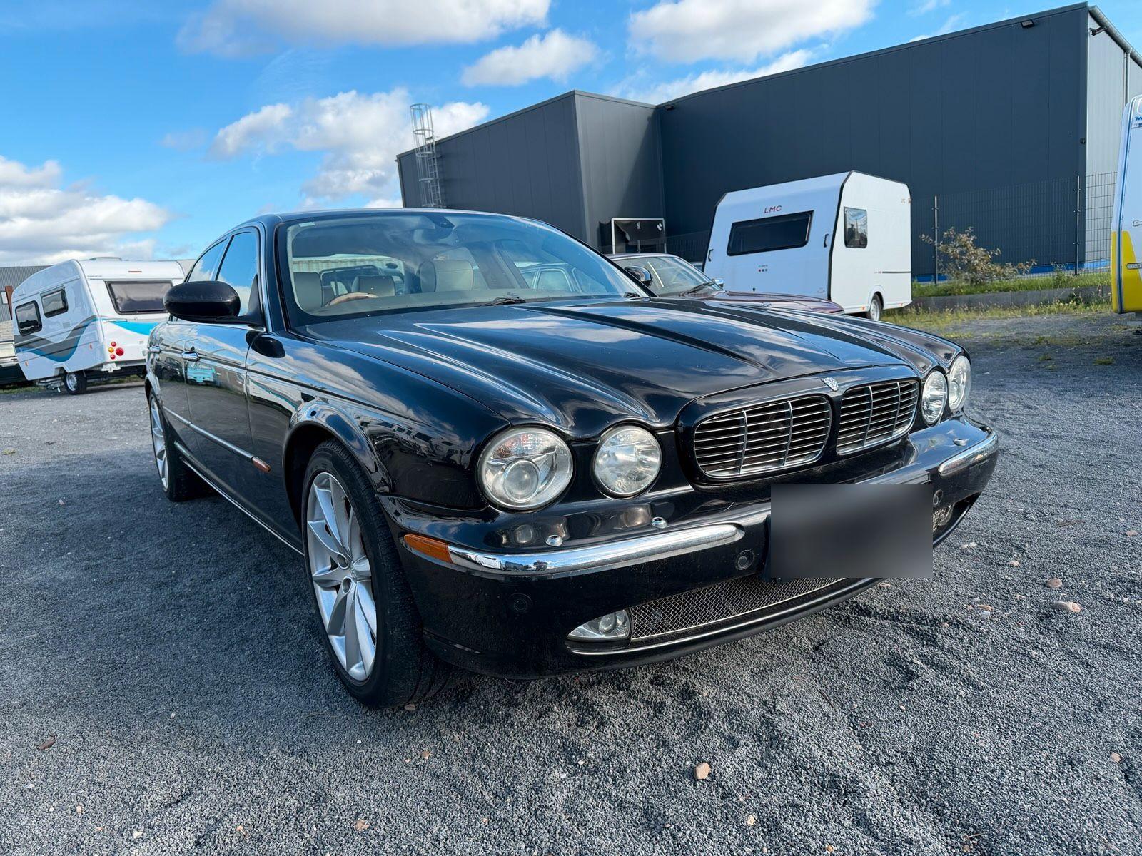 Jaguar XJ8