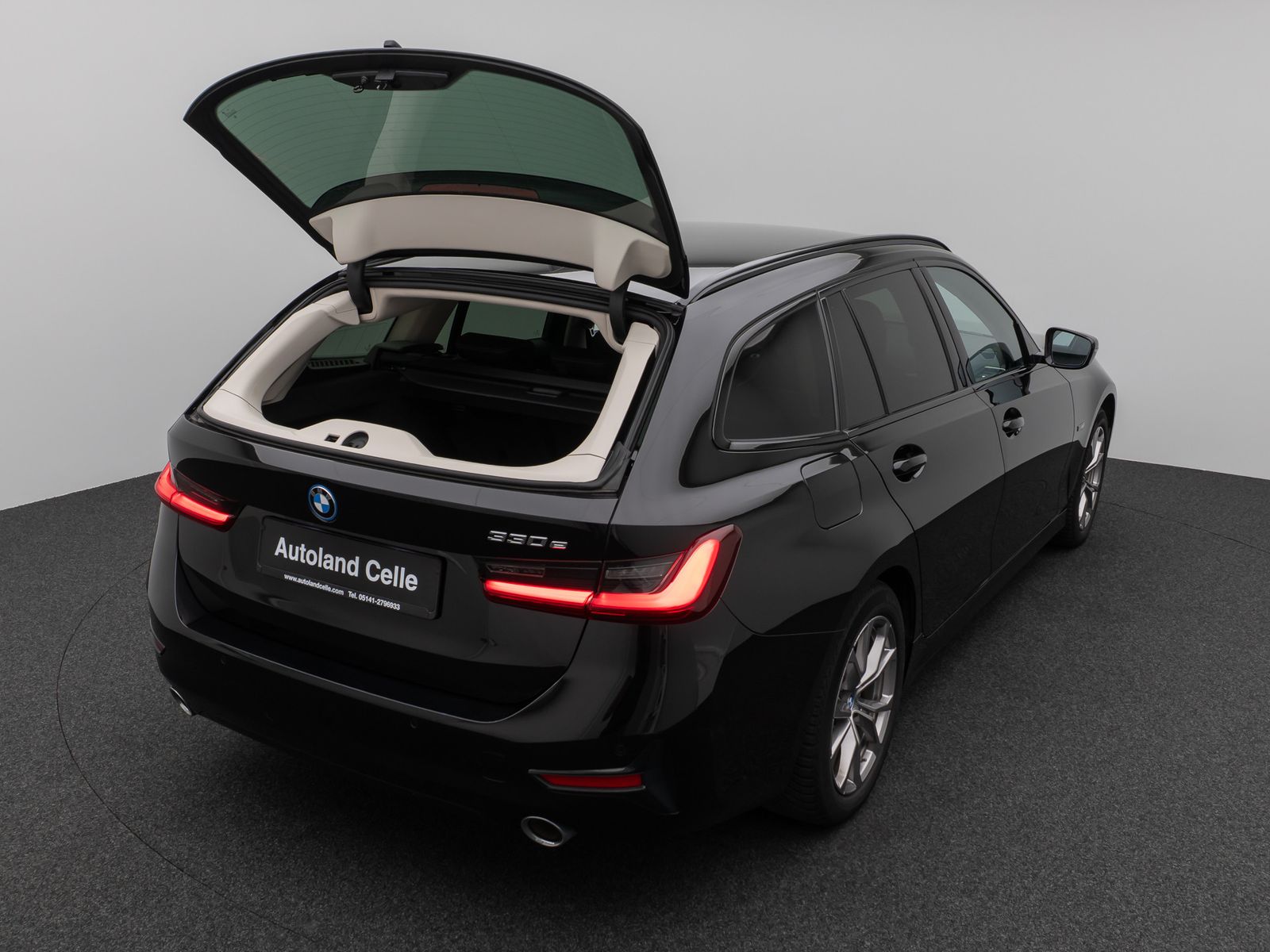 Fahrzeugabbildung BMW 330e Sport Line DAB HiFi WLAN Stop&Go PDC Alarm