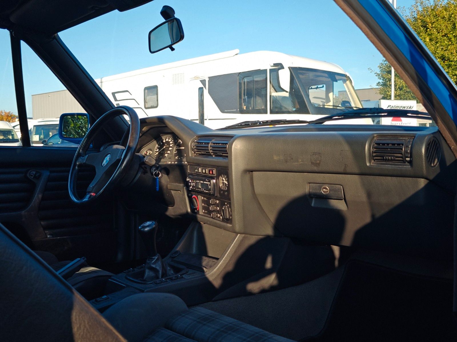 Fahrzeugabbildung BMW 318i Cabrio E30 - Lack NEU, Verdeck NEU