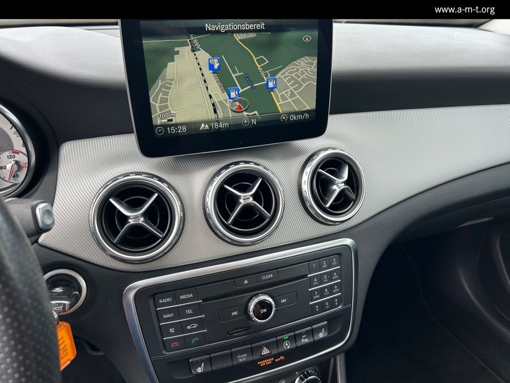 MERCEDES-BENZ GLA 200 Urban*AHK*Bi-Xenon*PTS*Navi*Sitzh.*18&quot