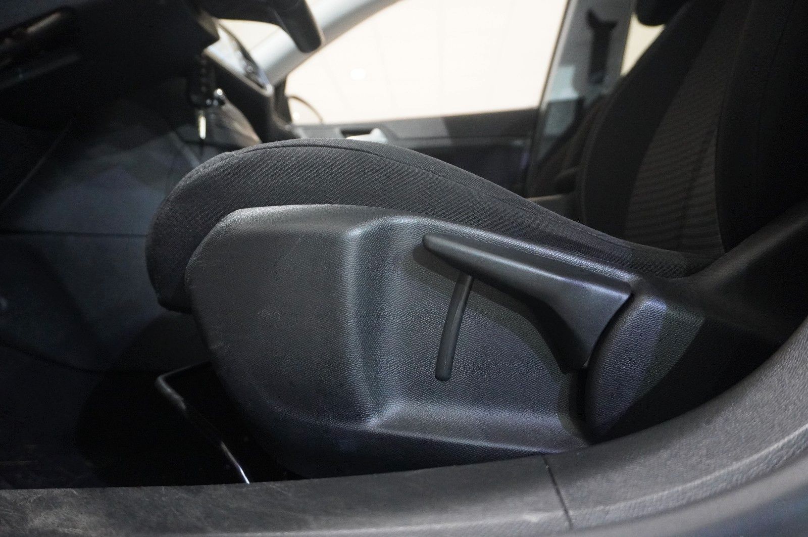 Fahrzeugabbildung Peugeot 308 LIM. 1.2T ACTICE PACK NAVI/LED/SPORT/NEBEL