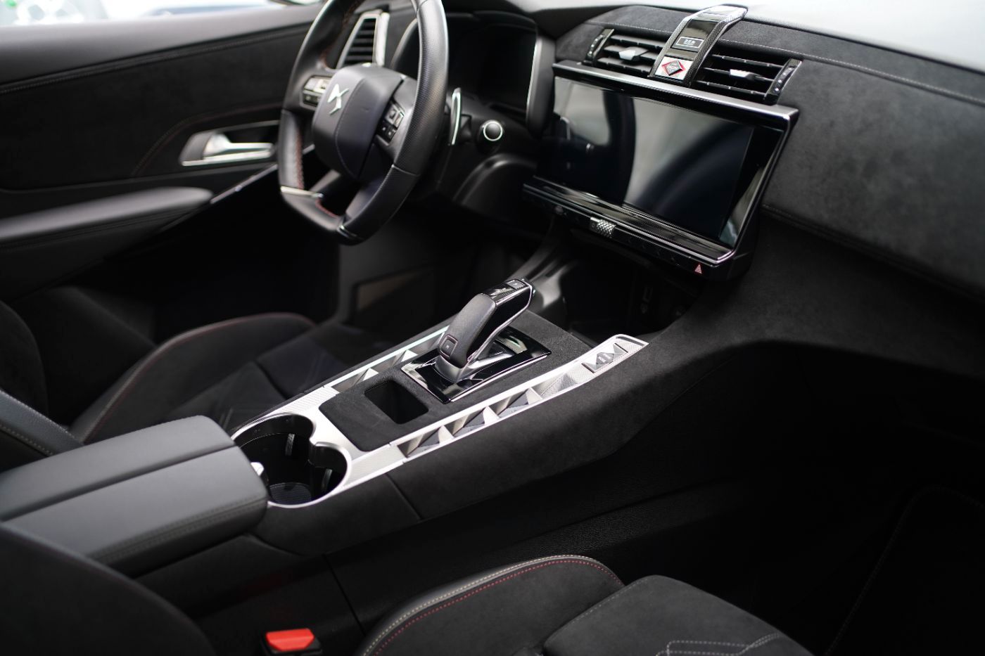Fahrzeugabbildung DS Automobiles DS7 BlueHDi 130 EAT8 Performance Line+ Focal Nav