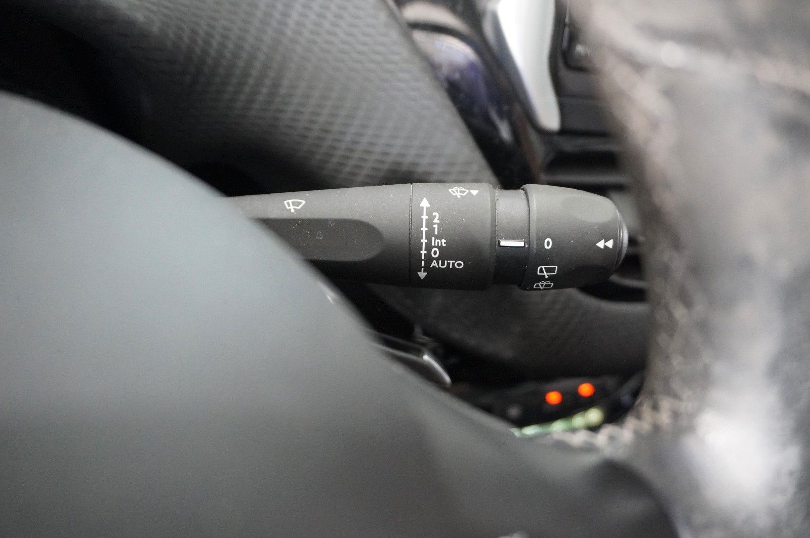 Fahrzeugabbildung Peugeot 2008 1.2 ALLURE NAVI/LED/KAMERA/SHZ/SPORT/TEMP.