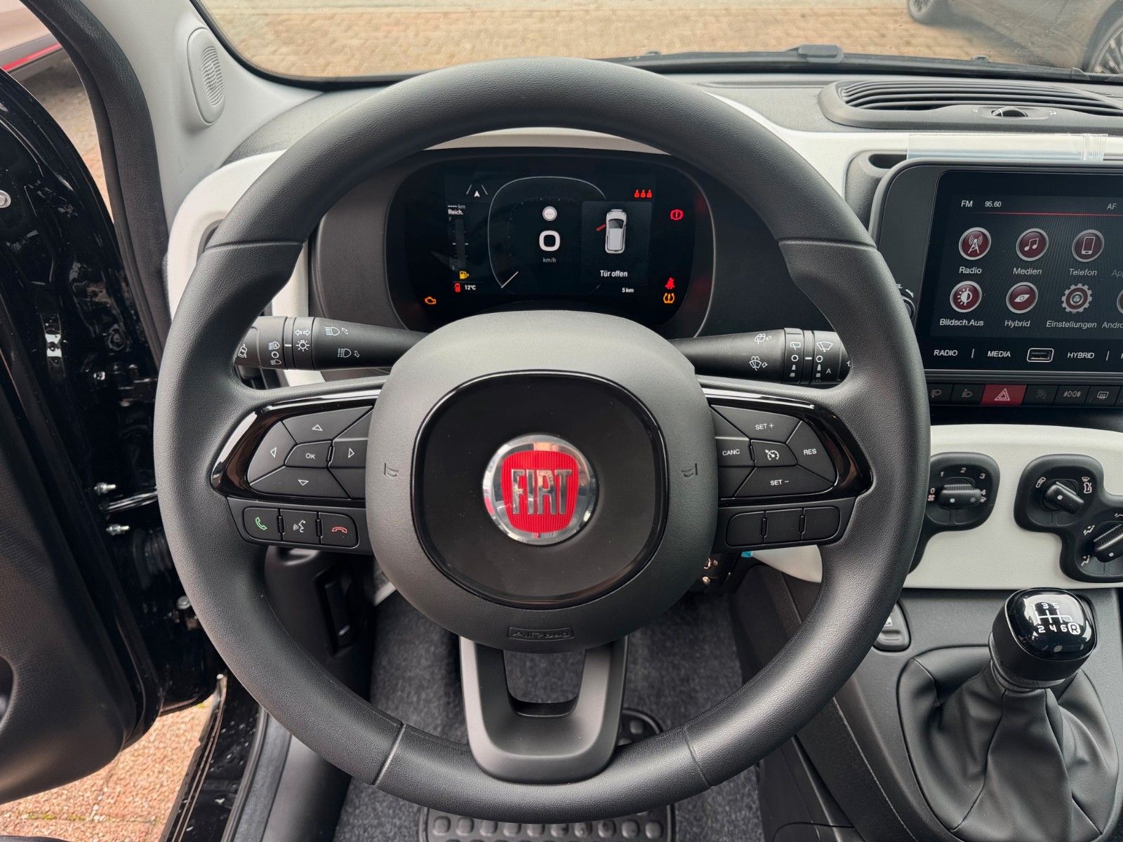 Fahrzeugabbildung Fiat Panda Pandina Cross Carplay Android Klima