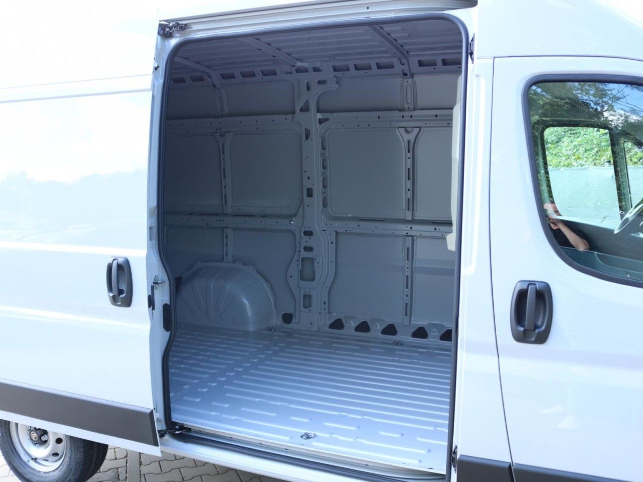 Fahrzeugabbildung Citroën Jumper Kasten Hochraum 33 L2H2 BlueHDi 140