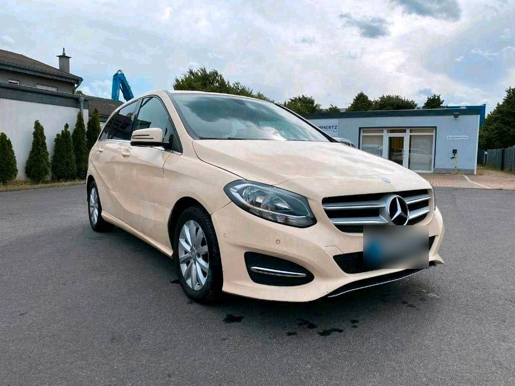 Mercedes-Benz B180, 2015