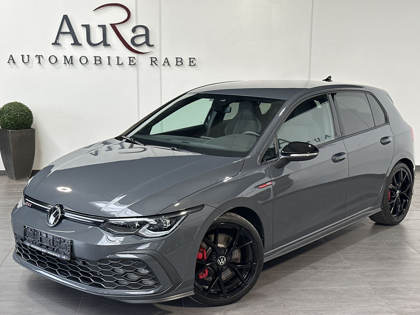 Fahrzeugabbildung Volkswagen Golf VIII GTI NAV+IQ-LIGHT+AHK+DCC+19ZO+H&K+1HD