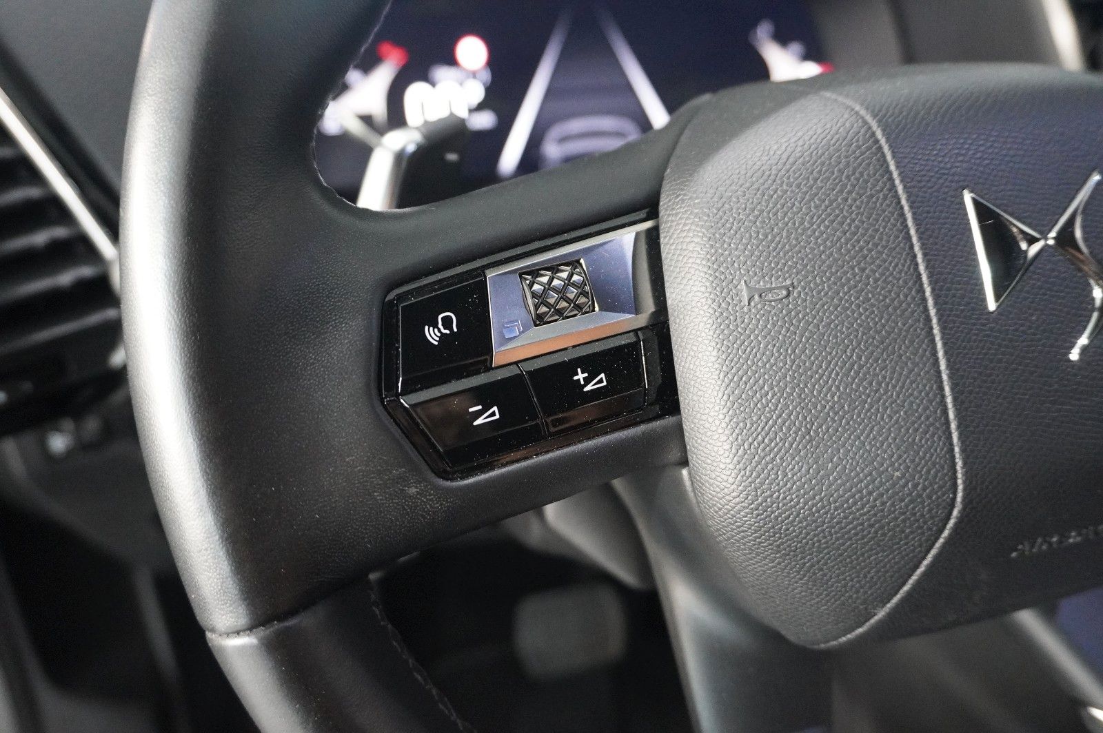 Fahrzeugabbildung DS Automobiles DS7 (Crossback) 1.5D BASTILLE+ NAVI/LED/360°/DAB