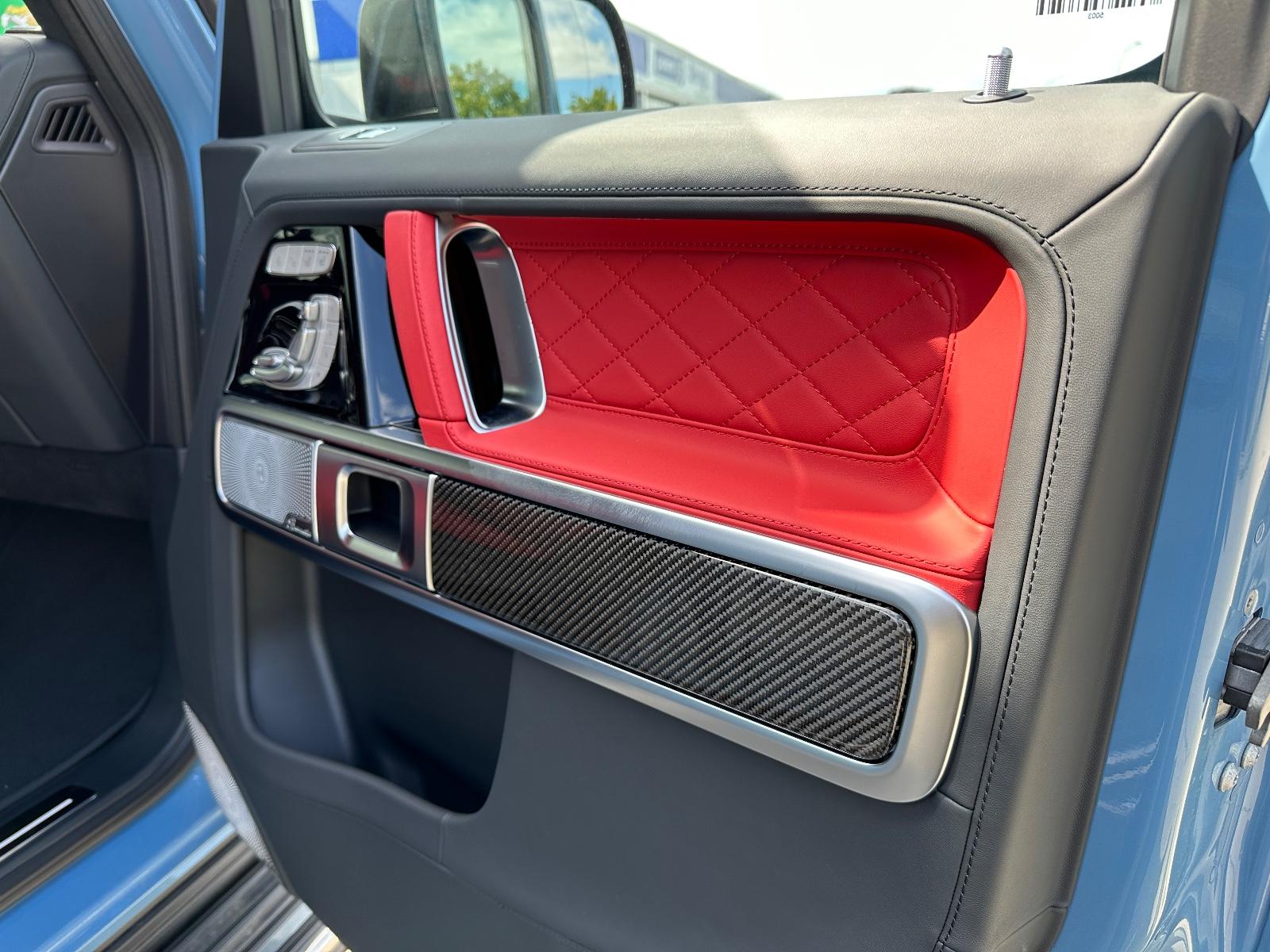 Mercedes-Benz G 63 AMG 4x4/Vintage Blue/Classic Red/Carbon... – 24