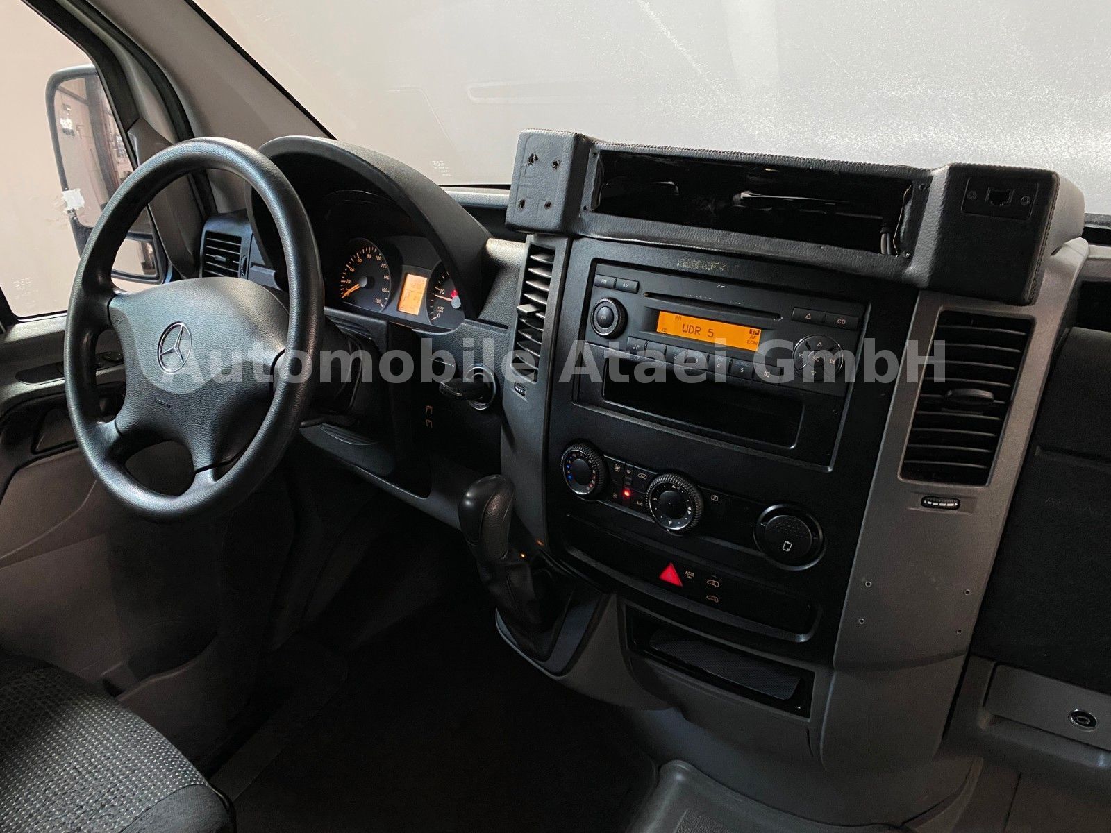 Fahrzeugabbildung Mercedes-Benz Sprinter 316 Behörde/ Camper 7-Sitze (0509)