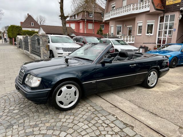 Mercedes-Benz E 220 Cabrio Final Edition *AMG-Alufelgen*Top-Zu