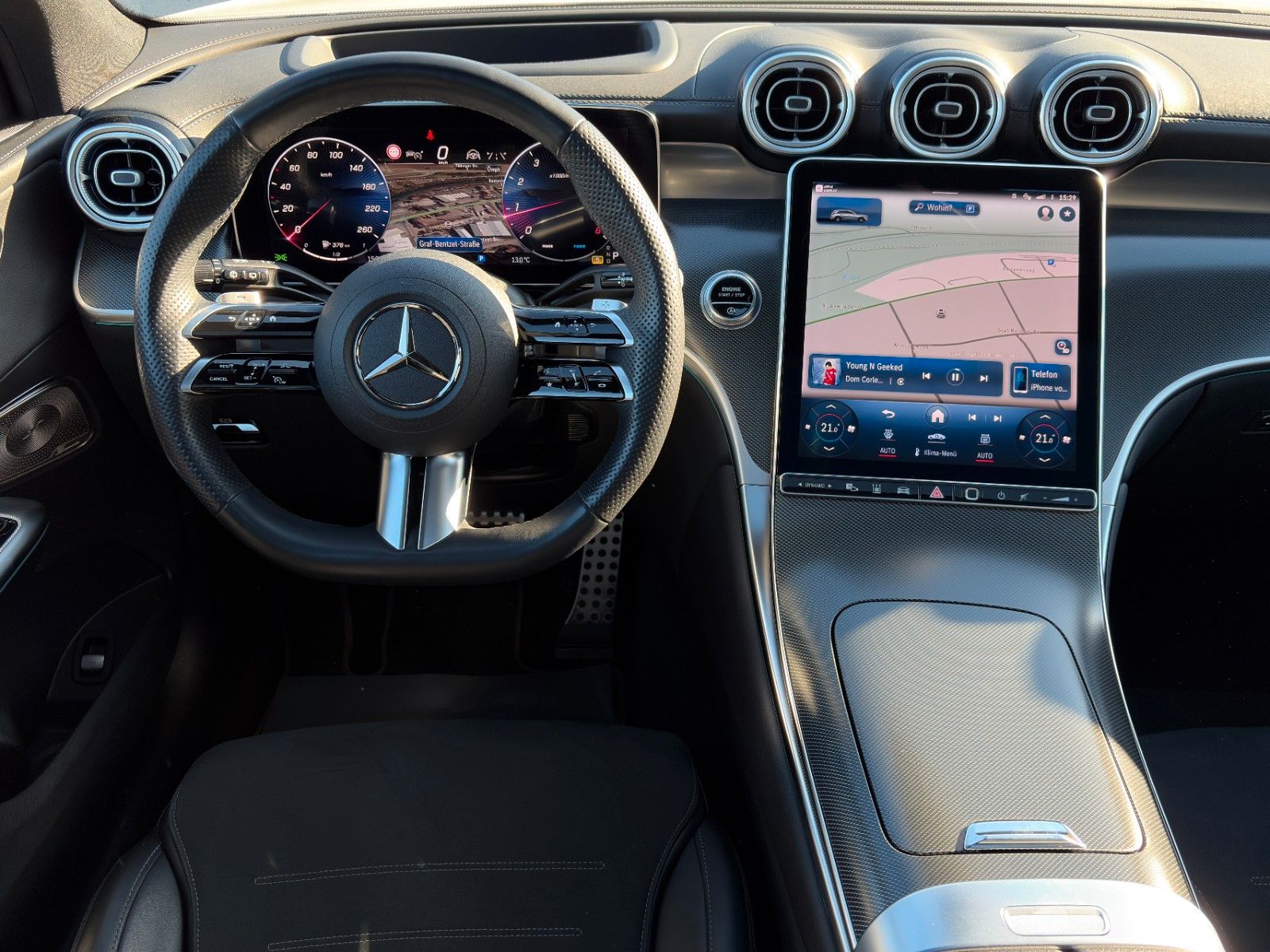 Fahrzeugabbildung Mercedes-Benz GLC 200 4M AMG + Pano Standhzg Burmester ACC AHK